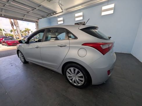 Used 2017 Hyundai Elantra GT image 9