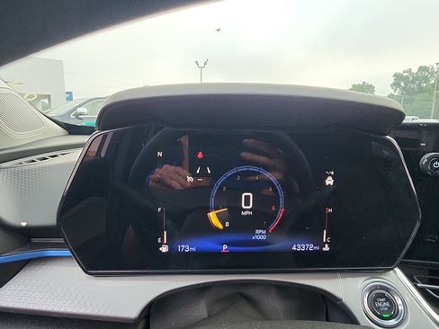 Used 2025 Chevrolet Trax LT FWD image 13