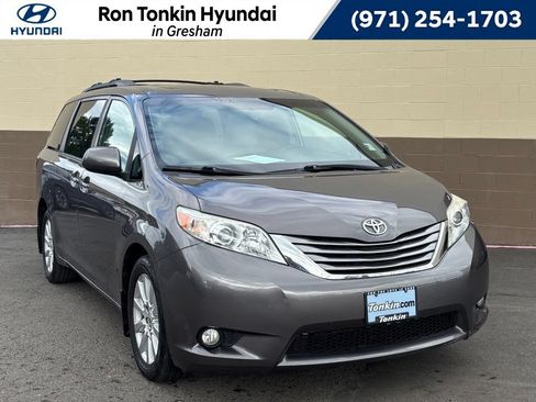 Used 2017 Toyota Sienna XLE w/ XLE Navigation Package AWD/4WD image 1
