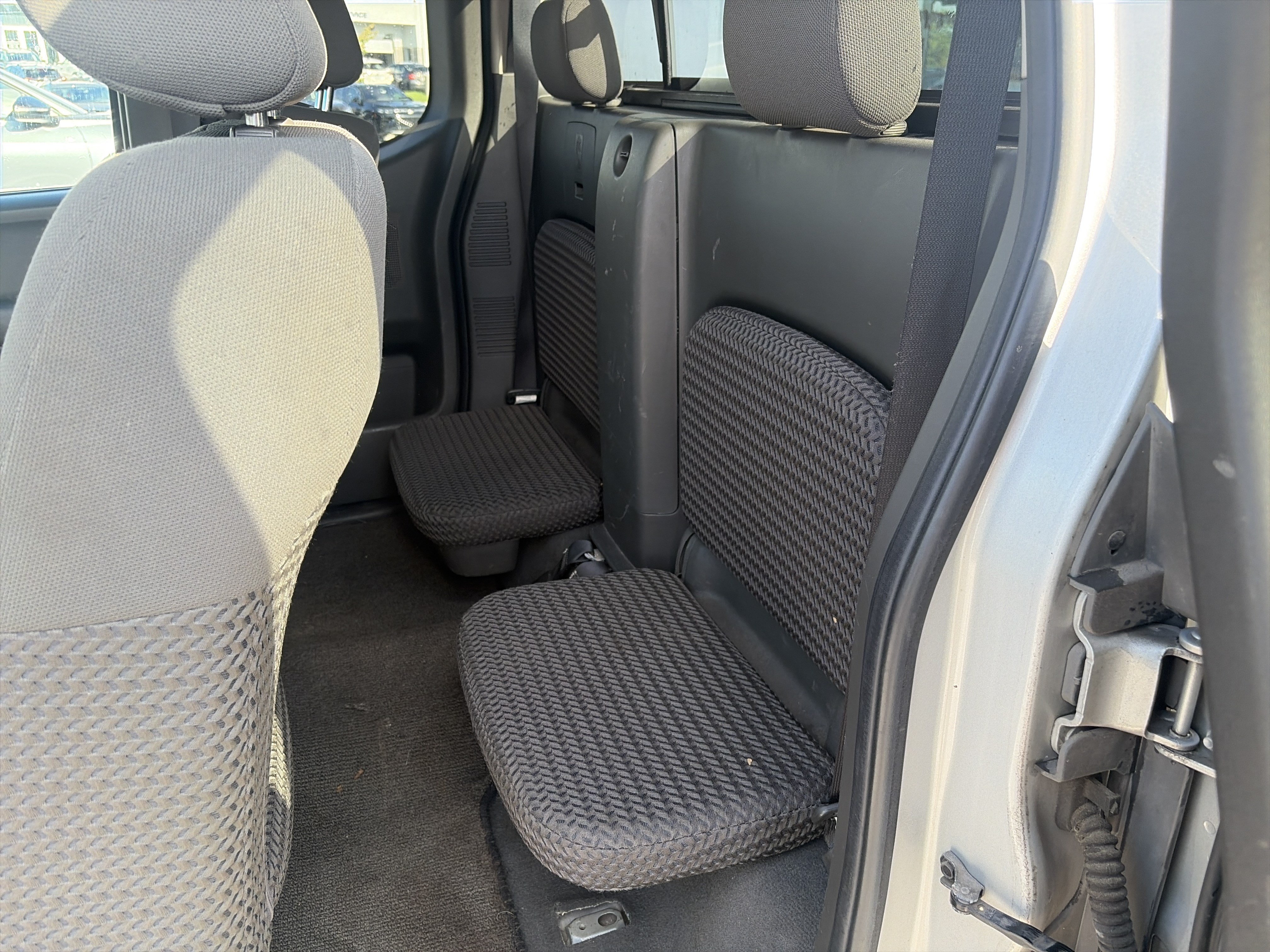 Used 2007 Nissan Frontier SE w/ SE Value Truck Pkg AWD/4WD image 17