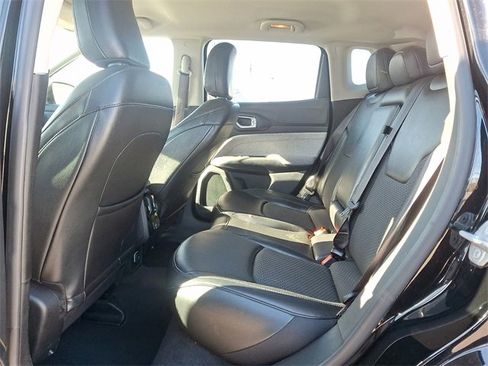 Used 2022 Jeep Compass Latitude image 10