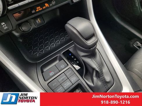 Used 2025 Toyota RAV4 XLE image 22