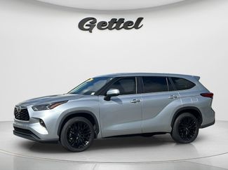 Used 2023 Toyota Highlander LE FWD video 1