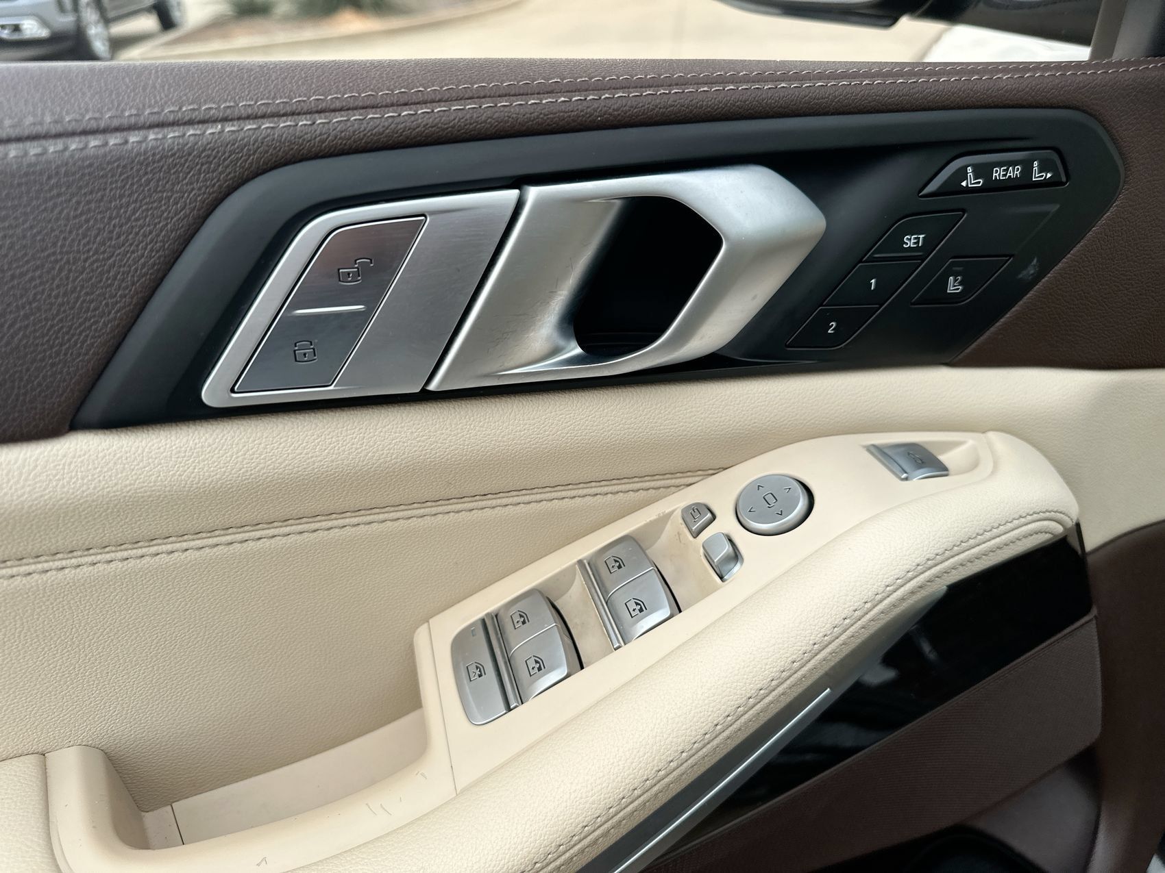 Used 2019 BMW X7 xDrive40i w/ Cold Weather Package AWD/4WD image 13