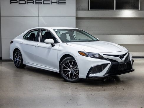 Used 2024 Toyota Camry SE image 10