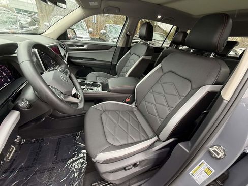 Used 2024 Volkswagen Atlas Peak Edition SE image 26