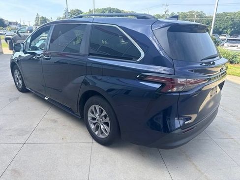 Used 2024 Toyota Sienna XLE w/ XLE Plus Package AWD/4WD image 5