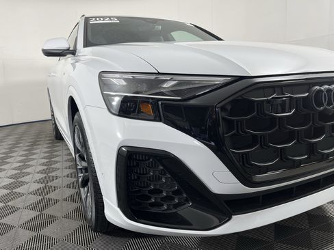 Used 2025 Audi Q8 Premium Plus w/ Premium Plus Package image 3