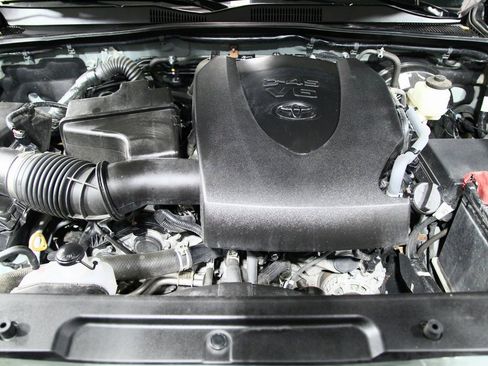 Used 2022 Toyota Tacoma TRD Sport image 30