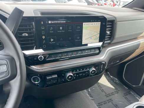 Used 2025 GMC Sierra 1500 SLT image 11