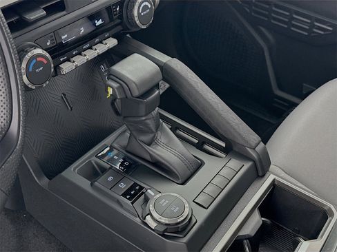 Certified 2025 Toyota Tacoma SR5 image 9