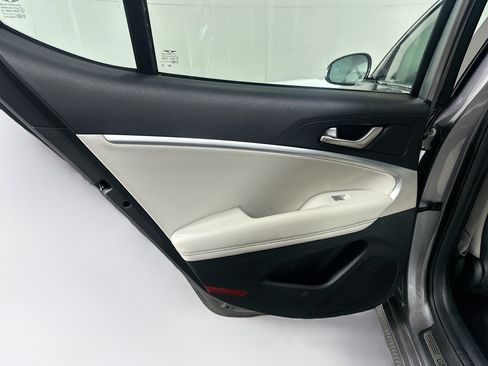 Used 2025 Genesis G70 2.5T RWD image 26