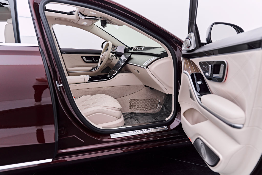 Used 2024 Mercedes-Benz Maybach S 680 4MATIC image 32