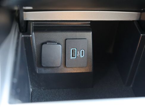 Used 2021 Ford Explorer Limited w/ Equipment Group 301A AWD/4WD image 33