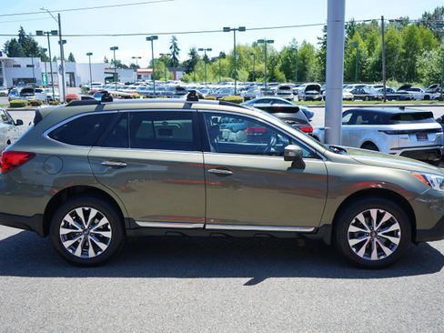 Used 2017 Subaru Outback 2.5i Touring AWD/4WD image 6