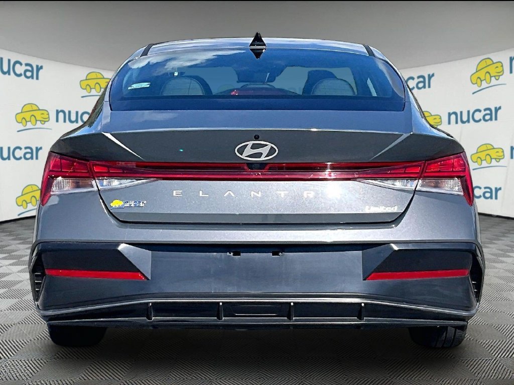 Used 2026 Hyundai Elantra Limited FWD image 5