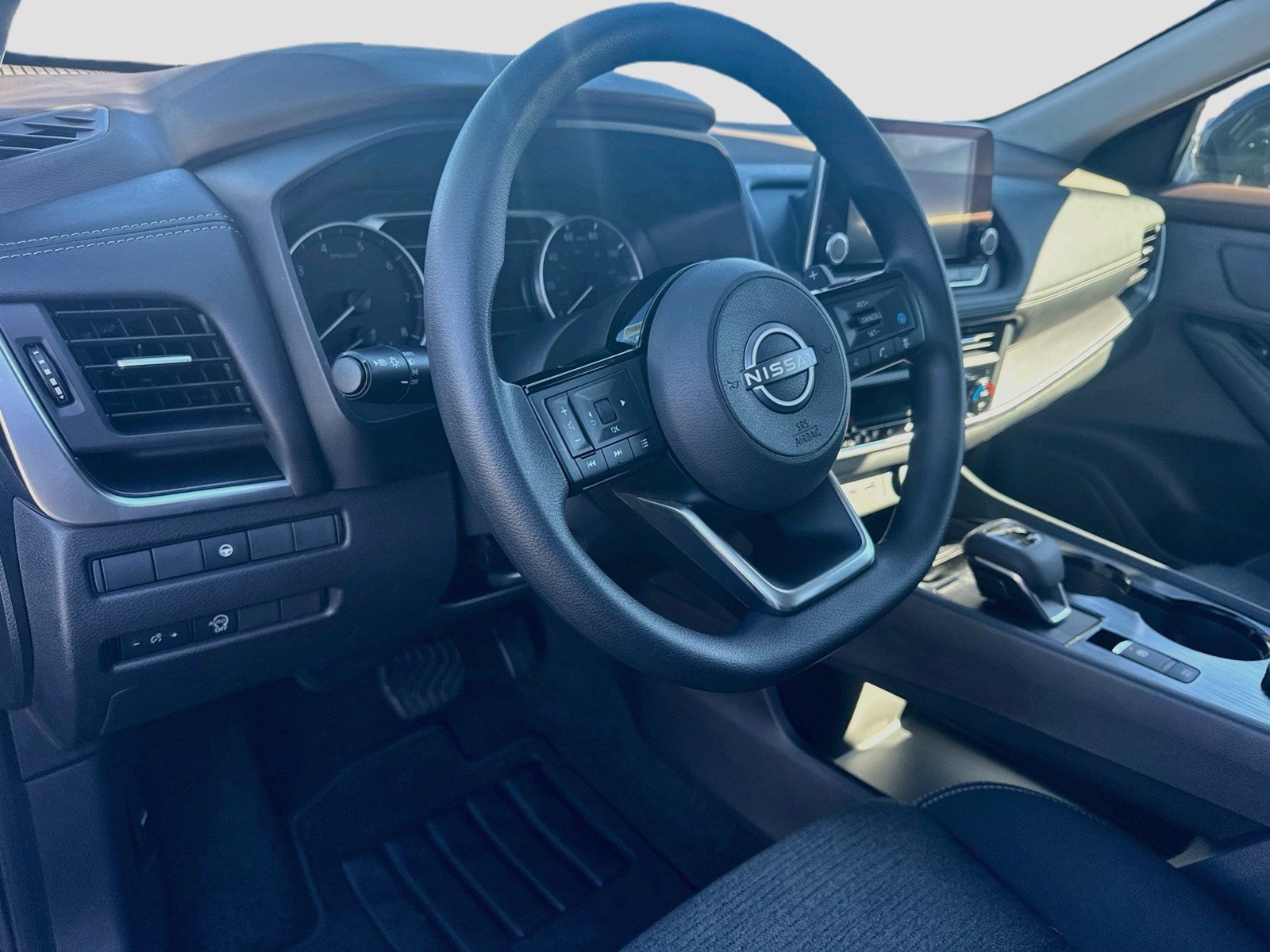Used 2023 Nissan Rogue SV AWD/4WD image 9