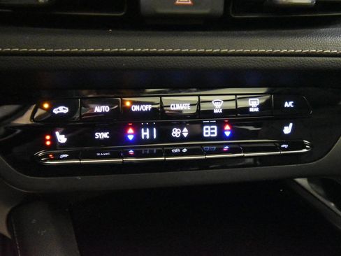 Used 2022 Buick Envision Essence w/ Technology Package II image 20