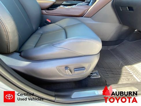 Certified 2021 Toyota Venza Limited AWD/4WD image 17