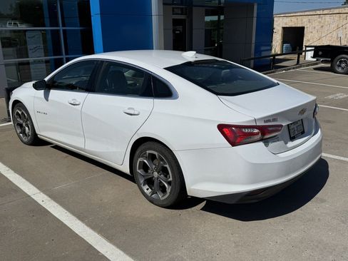 Used 2021 Chevrolet Malibu LT FWD image 3