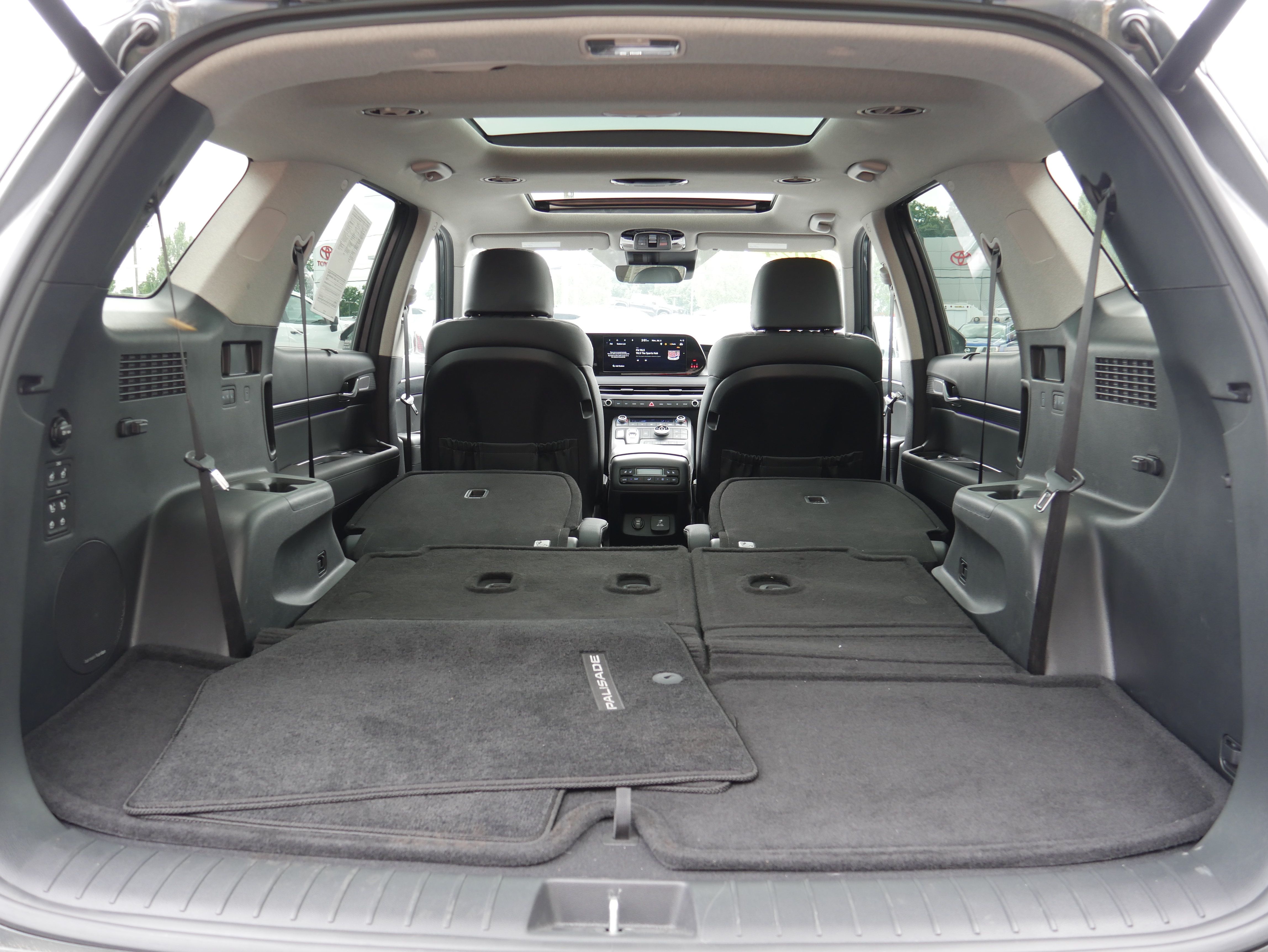 Used 2024 Hyundai Palisade Limited AWD/4WD image 7