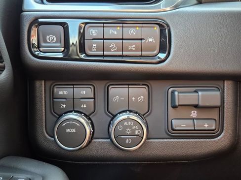 New 2026 GMC Yukon Elevation w/ Elevation Premium Package AWD/4WD image 14