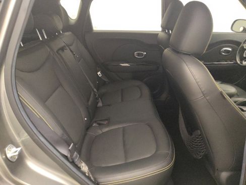 Used 2014 Kia Soul + w/ Primo Package FWD image 19
