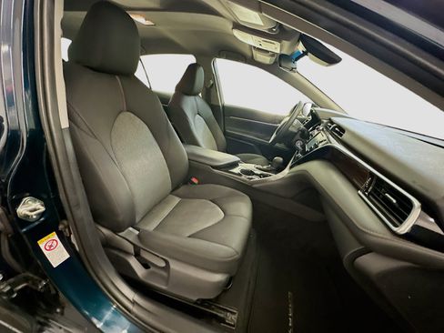 Used 2018 Toyota Camry LE FWD image 31