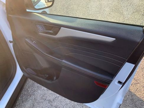 Used 2022 Ford Escape SE w/ Cold Weather Package image 15