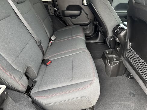 Used 2024 Jeep Wrangler Unlimited Rubicon image 16