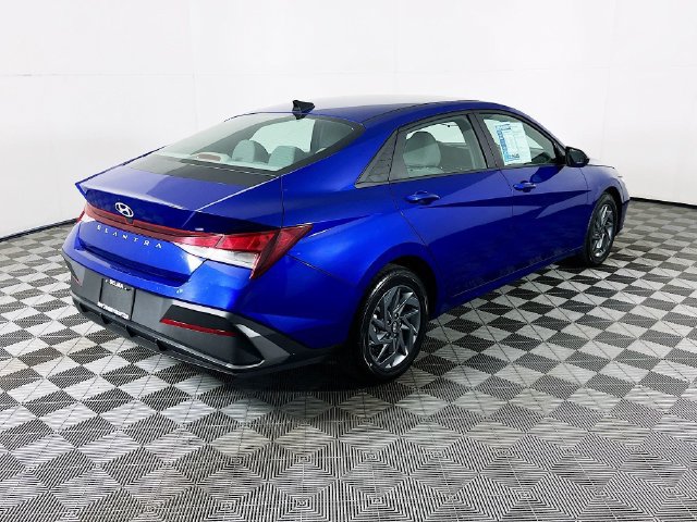 Used 2024 Hyundai Elantra SEL FWD image 7