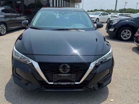 Used 2022 Nissan Sentra SV image 2
