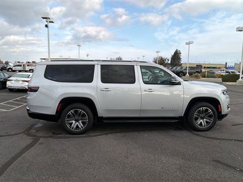 Used 2024 Jeep Wagoneer L Series II w/ Flexible Seating Group image 3