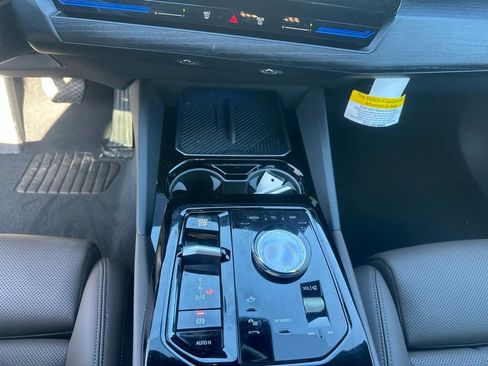 Certified 2025 BMW 530i image 19