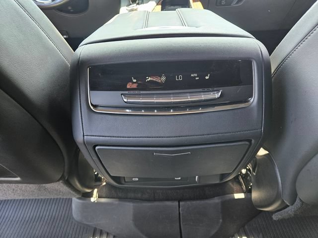 Used 2023 Cadillac Escalade Premium Luxury AWD/4WD image 11