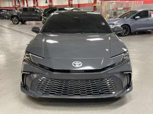 Used 2025 Toyota Camry XSE image 3