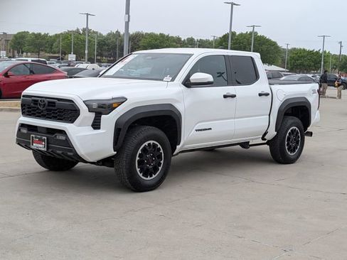 Used 2024 Toyota Tacoma TRD Off-Road w/ TRD Off Road Upgrade Package AWD/4WD image 10