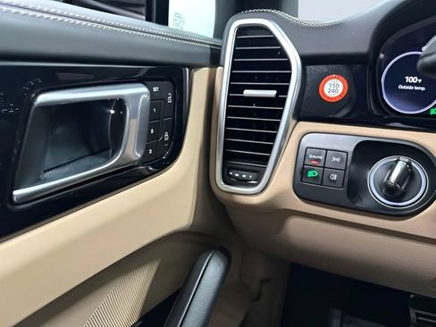 Used 2023 Porsche Cayenne S AWD/4WD image 15