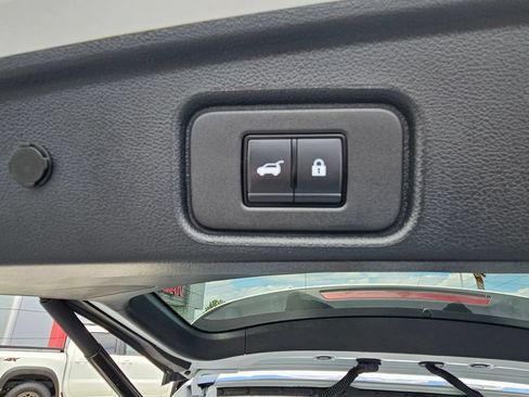 Certified 2025 Nissan Pathfinder SL AWD/4WD image 11