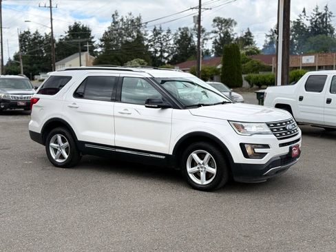 Used 2016 Ford Explorer XLT w/ Equipment Group 202A AWD/4WD image 5