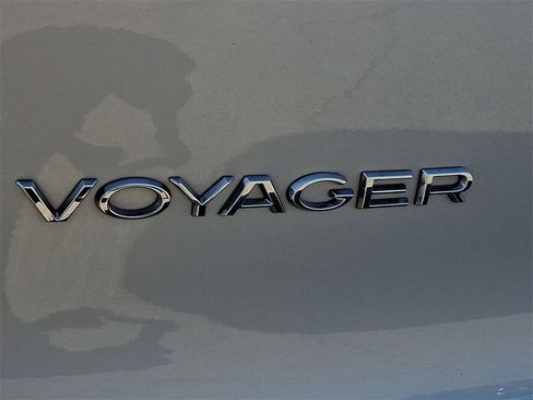 Used 2023 Chrysler Voyager LX image 31
