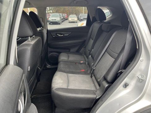 Used 2017 Nissan Rogue SV image 11