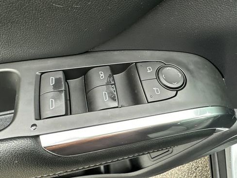 Used 2024 Chevrolet Traverse LT image 24