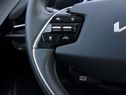 Certified 2024 Kia Niro Wind FWD image 17