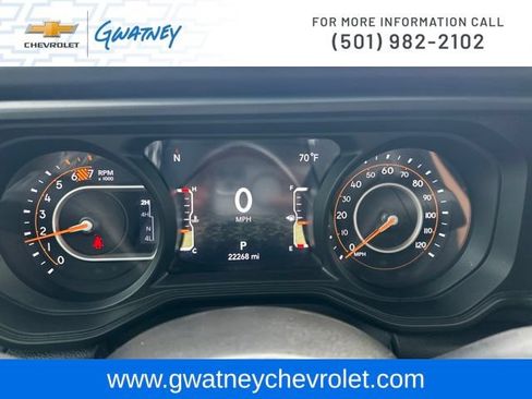 Used 2025 Jeep Wrangler Unlimited Rubicon w/ Convenience Group AWD/4WD image 16