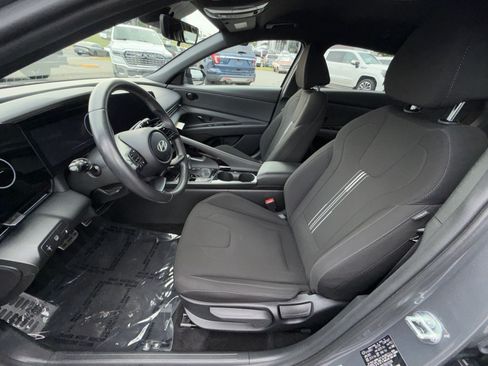 Used 2025 Hyundai Elantra SEL FWD image 13