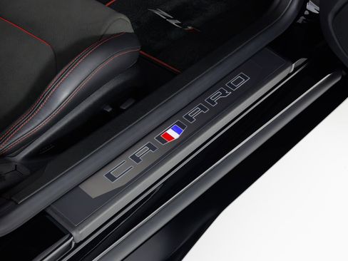 Used 2018 Chevrolet Camaro ZL1 image 39