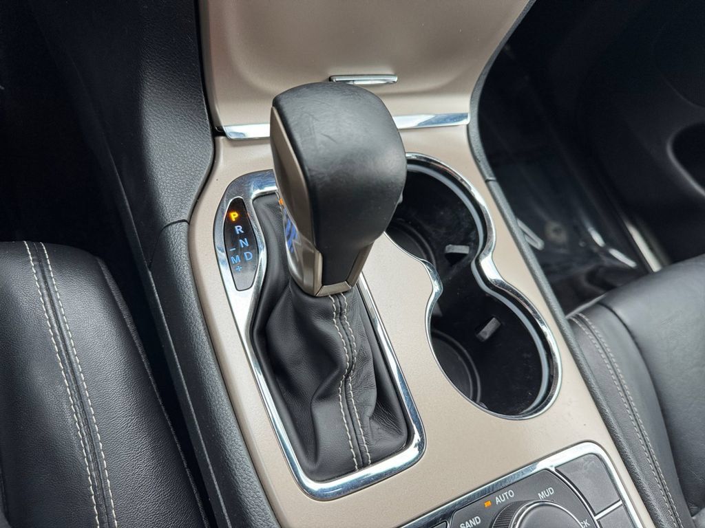 Used 2017 Jeep Grand Cherokee Limited AWD/4WD image 24
