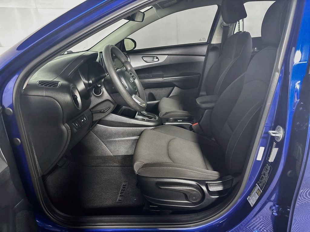 Used 2019 Kia Forte LXS FWD image 11