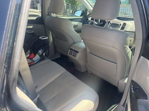 Used 2015 Toyota Venza LE image 7